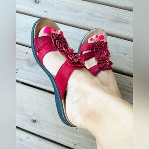 Pretty CLARKS sandals 🌺